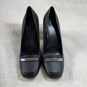 Calvin Klein size 7 black leather Oxford pumps